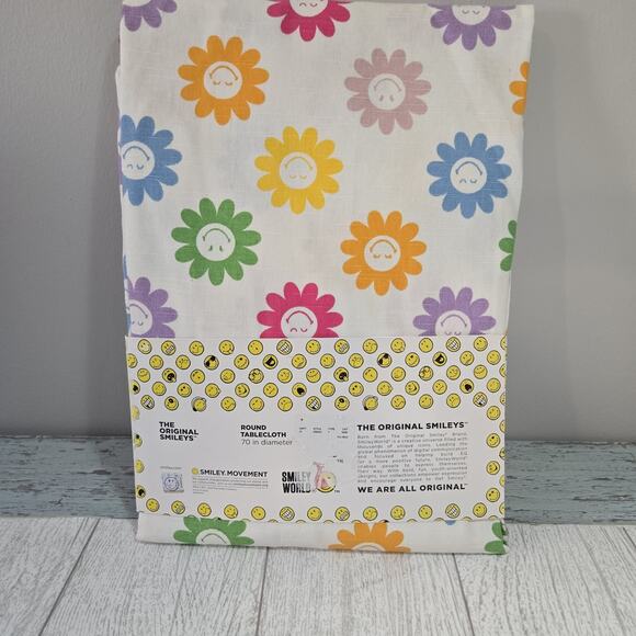 Smiley World Round Tablecloth 70" White Multi Color Flower Power Smileys Retro - Picture 3 of 5